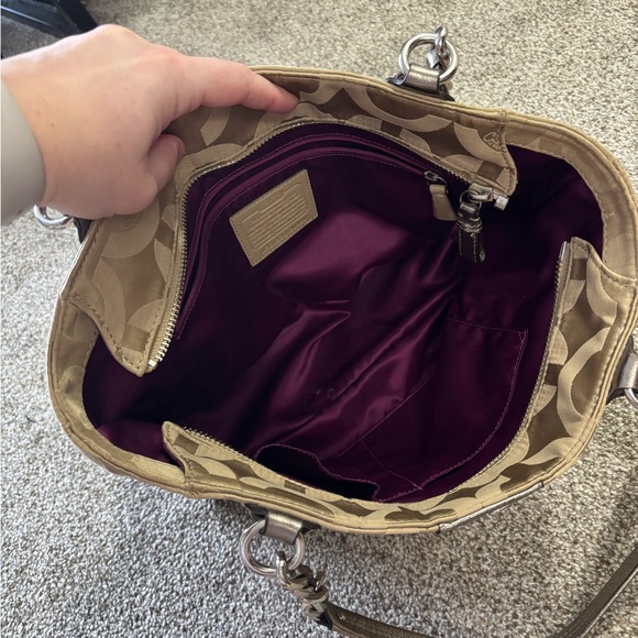 Signature Coach Madison Tote Bag - Picture 11 of 14